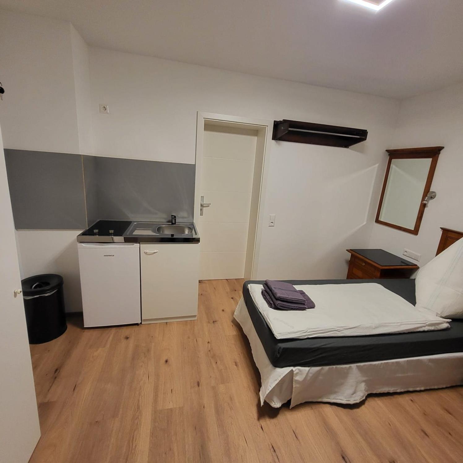 Frankenthal City Apartment Mit Eigene Bad Und Kochmoeglichkeit 외부 사진